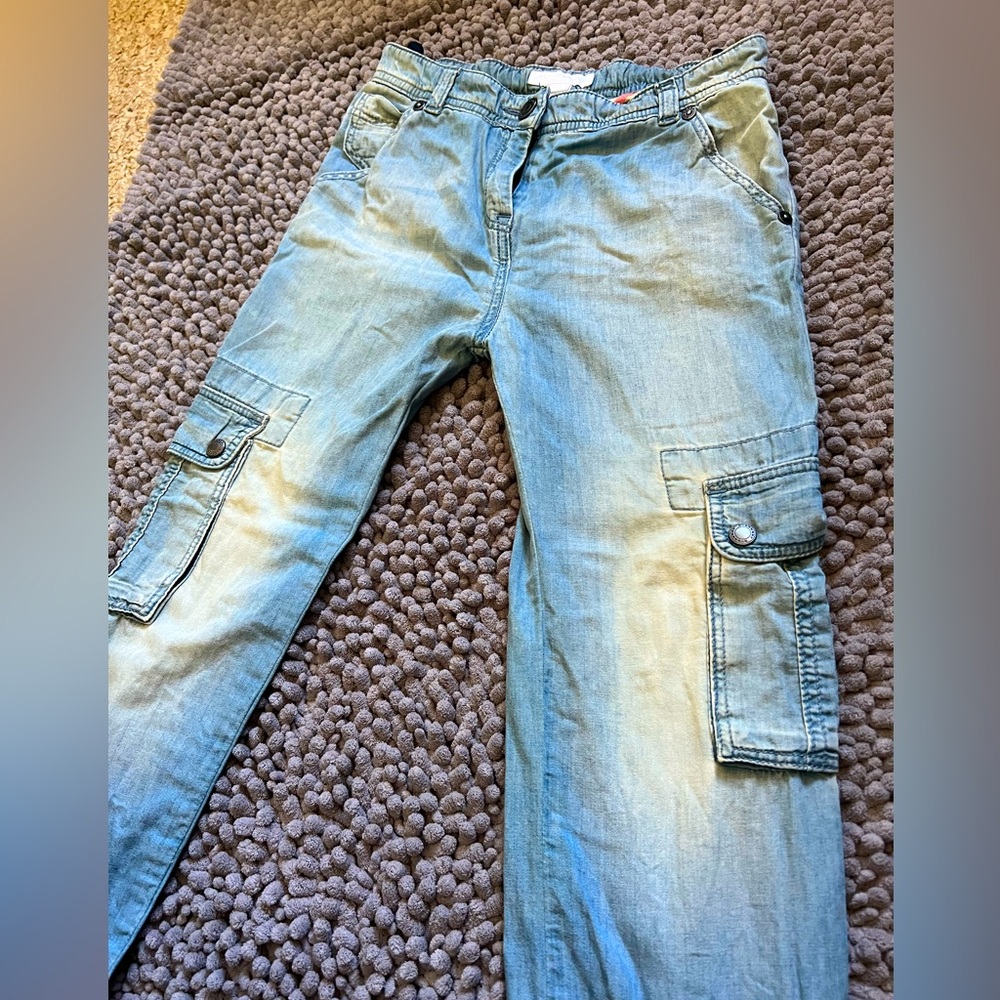 Burberry Boys Girls cargo pants. 8Y，great condition. No stains， no any damages